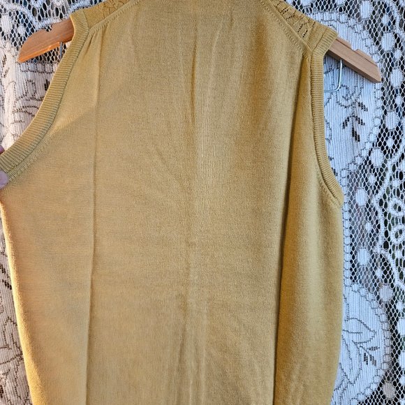 Vintage Lambswool Vest Made in Great Britain for the Edinburgh Woollen Mill - Picture 6 of 7